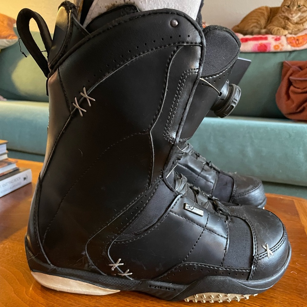 Women’s Ride snowboard boots with BOA system